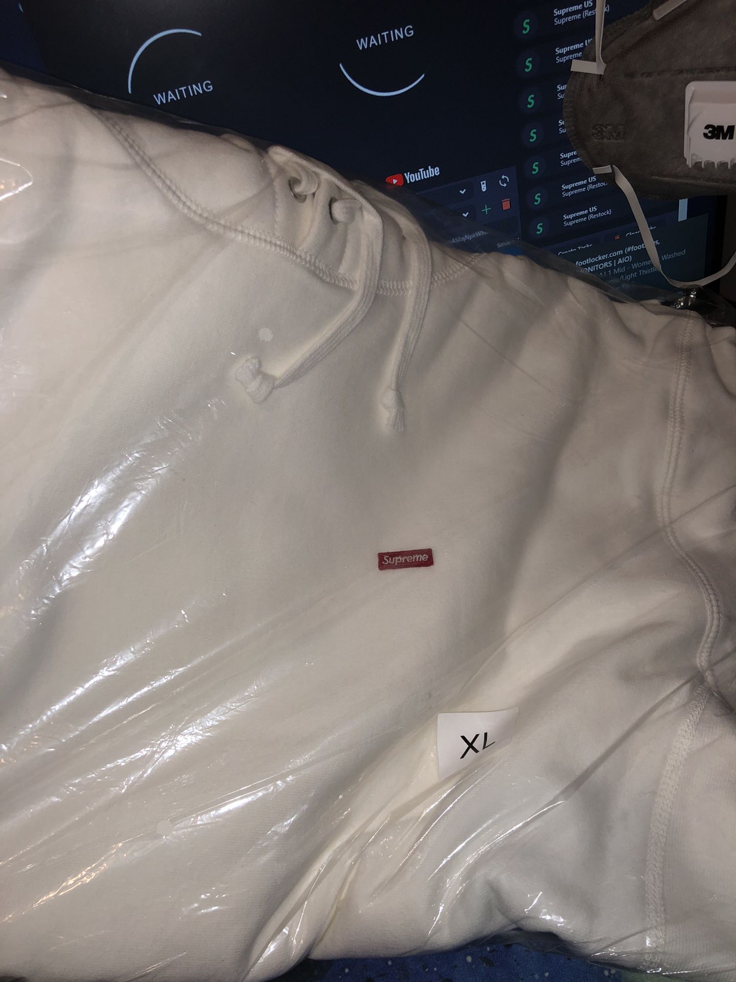 Supreme small logo hooded sweat shirt