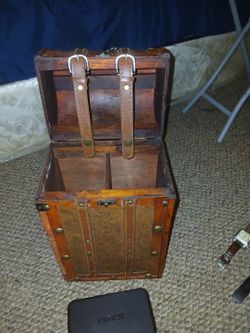 ​Title: Vintage-Style Storage Trunk + Mystery Tech Bundle (Untested)