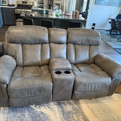 Dual Reclining Loveseat With Center Storage Console And Charging Ports