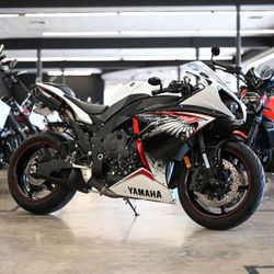 2012 YAMAHA R1