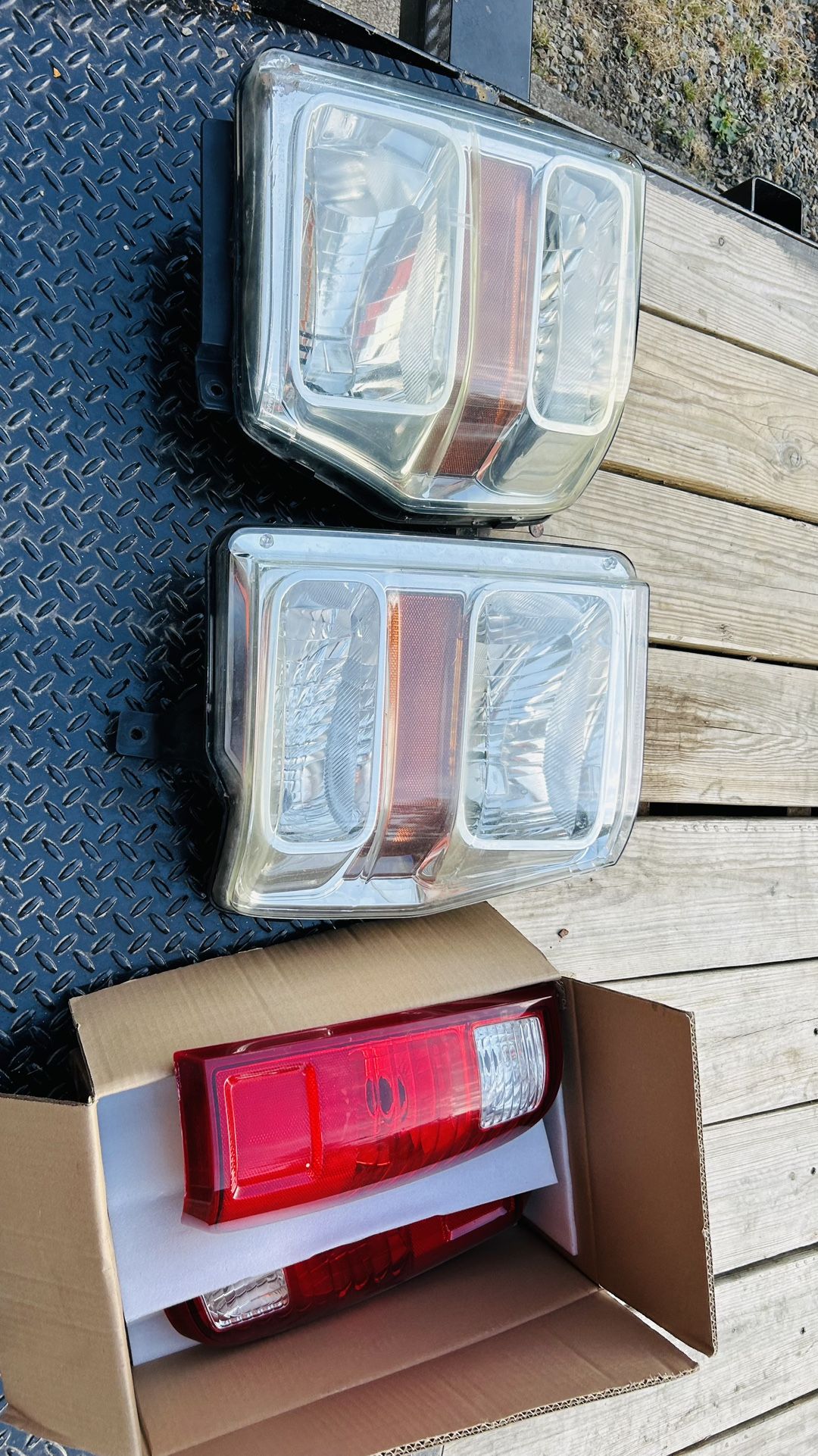 For F250-350 Headlights-brake Lights 