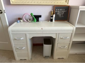 Kids desk