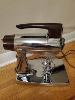 Sunbeam Mixmaster 12 Speed Chrome
Standing/ Hand Mixer Works Vintage