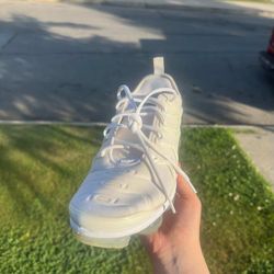 White nike vapor maxes