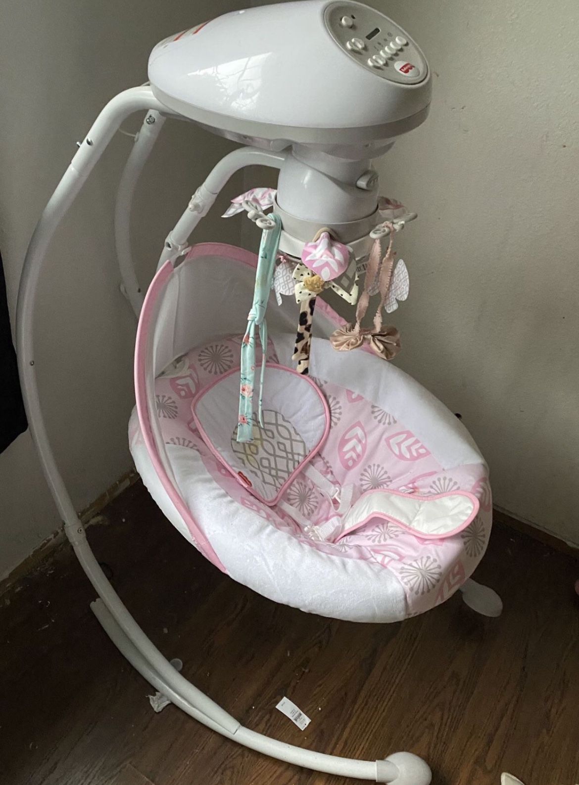 Fisher Price Electric Baby Swing 120$ OBO