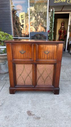 Antique Victrola RCA beautiful Cabinet