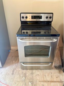 GE Stainless Steel Electric Range / Stove - Glass Cooktop & Oven