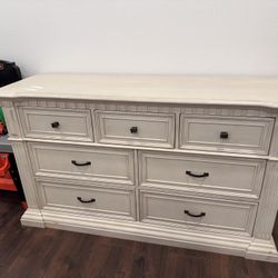 Nursery Dresser Baby Kingsley Venetian Dresser 