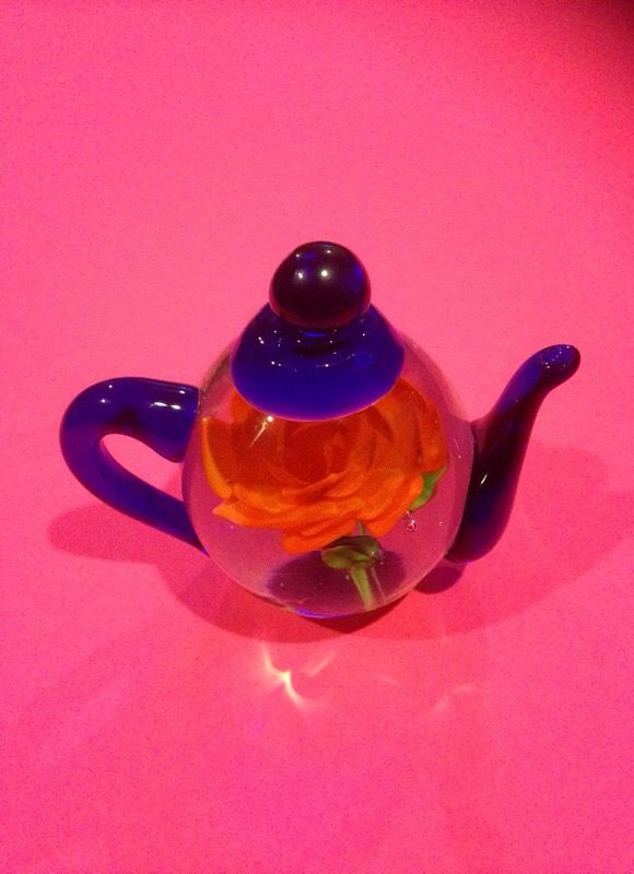 Vintage dynasty gallery heirloom glass teapot paperweight