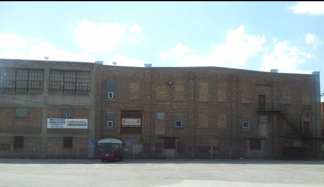 Deralds Flea Market, EAST SIDE JOLIET, 219 Maple St