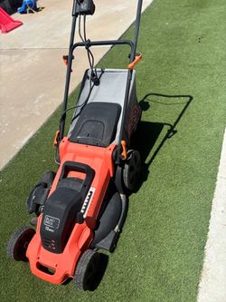 Black Decker lawnmower (corded)