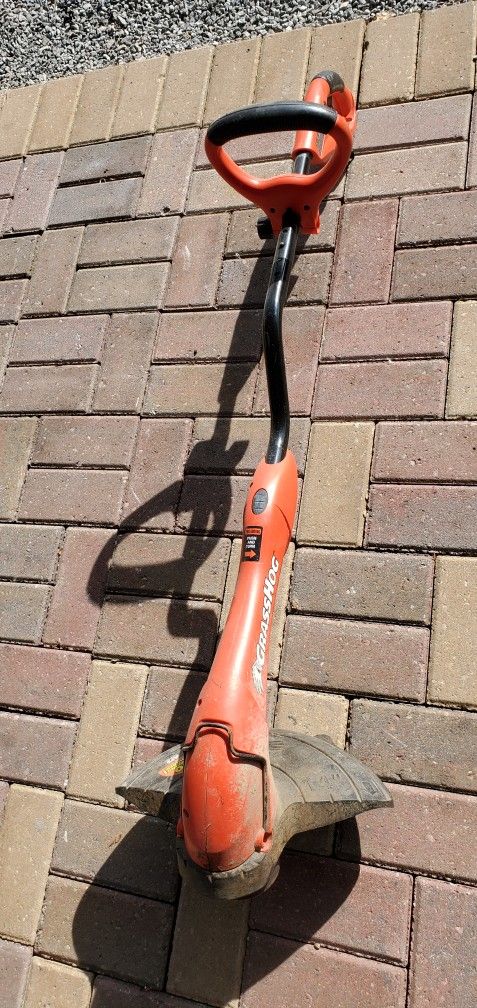 14 inch Black & Decker grasshold weed wacker. works like it should. with 100 ft cord