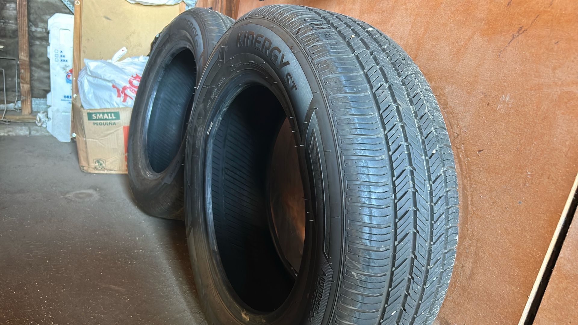 Vehicles Tries Hankook 205/65R16 (Kontrol Technology,Alignment Indicator) Excellent Condition