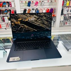 MacBook Air 15 inch m2 2023 8 ram