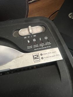 Amazon Basics 12-sheet cross-cur SHREDDER