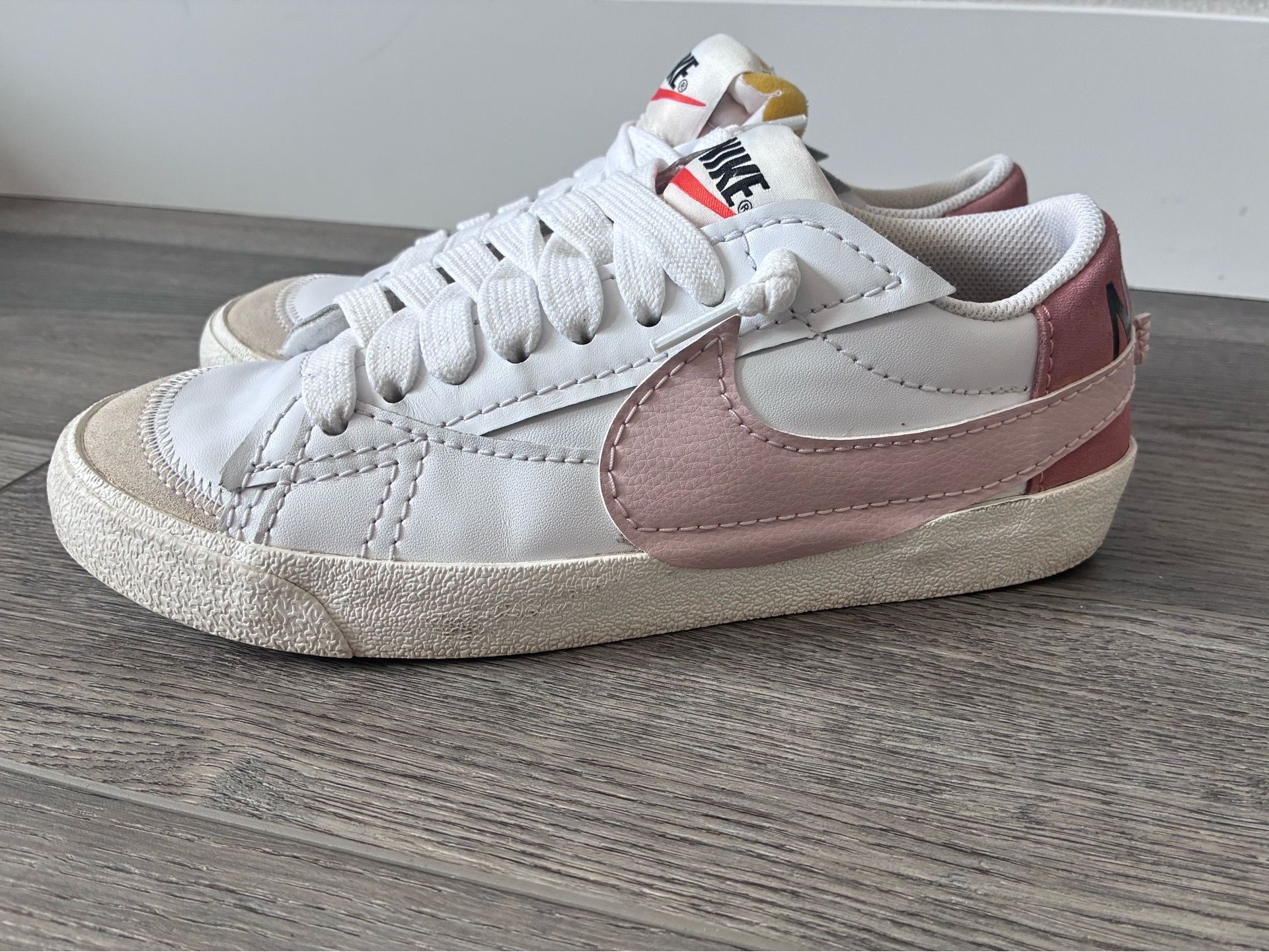 Nike women’s Blazer Low sneakers
