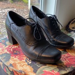 Clark’s Womens Black Leather Heels Sz 7