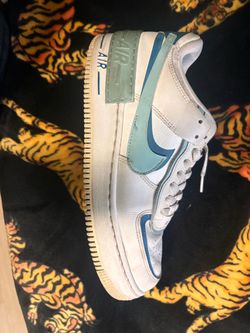 White and blue Air Force 10 w