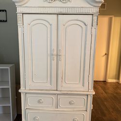 Armoire/Dresser