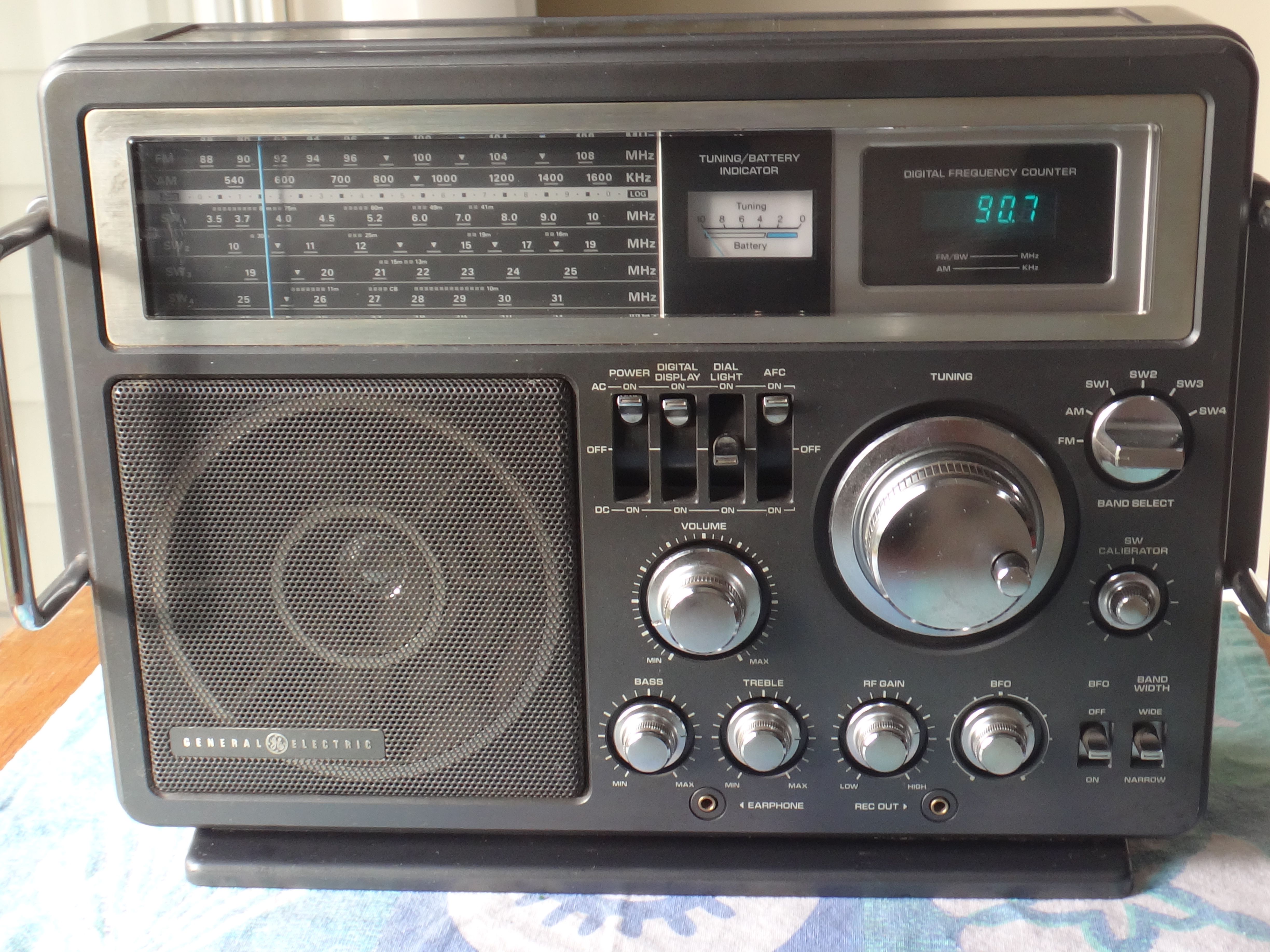 Radio GE 7-2990A Shortwave Made in Japan Nice!