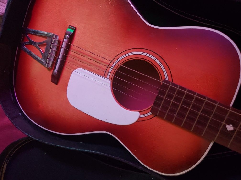 Paramount Parlor Sunburst Acoustical Guitar With Case