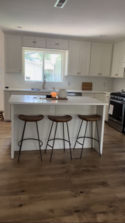 West Elm Alden Solid Mango Wood Counter Stools (Set of 3) – Excellent Condition