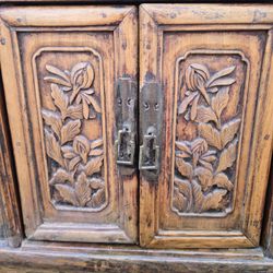 antique Chinese altar cabinet, 19th Century, Beautiful Condition