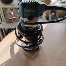 Makita Router And 12 Bits