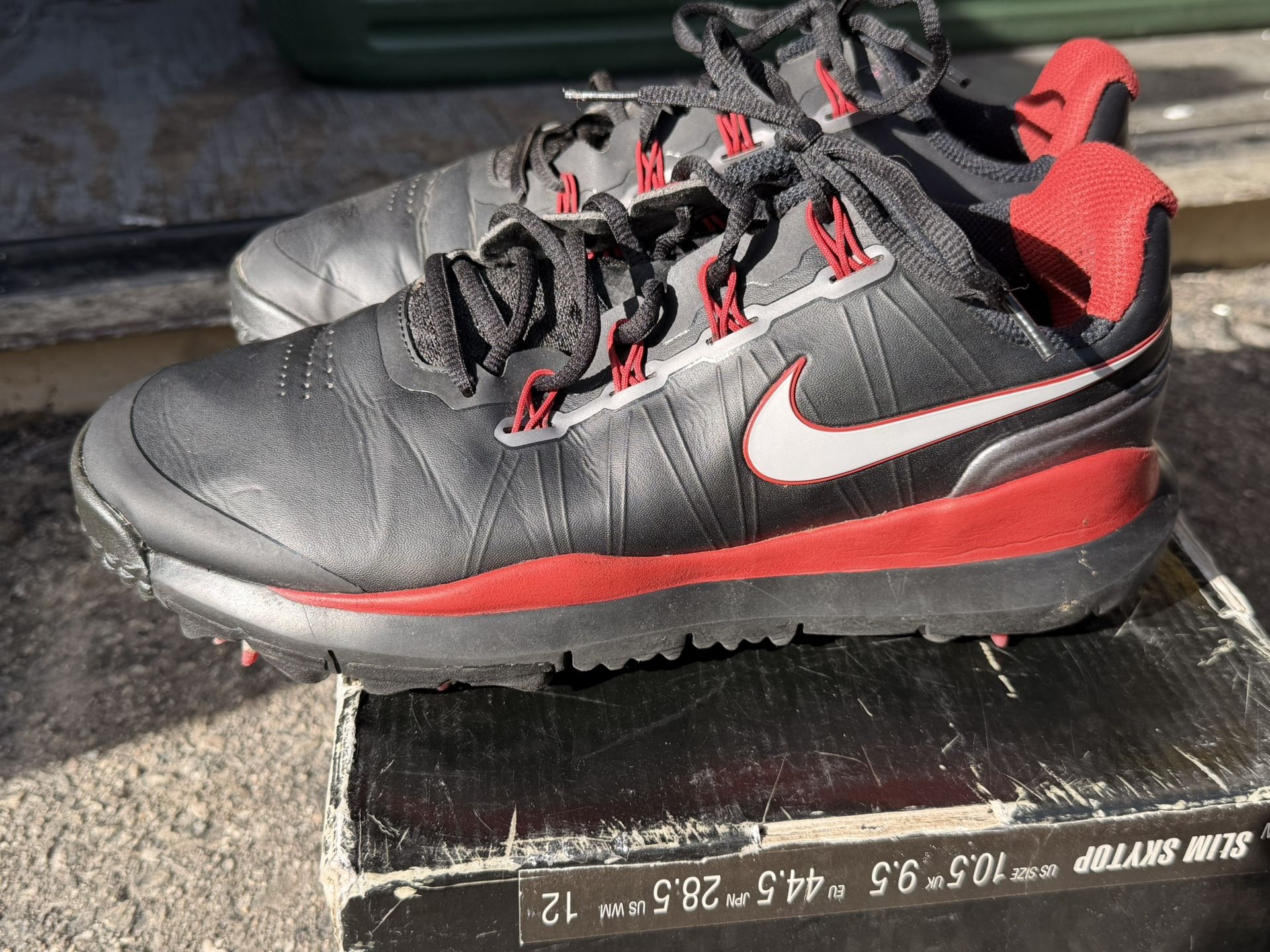 Tiger Woods 14 Golf Shoe Size 10 125$