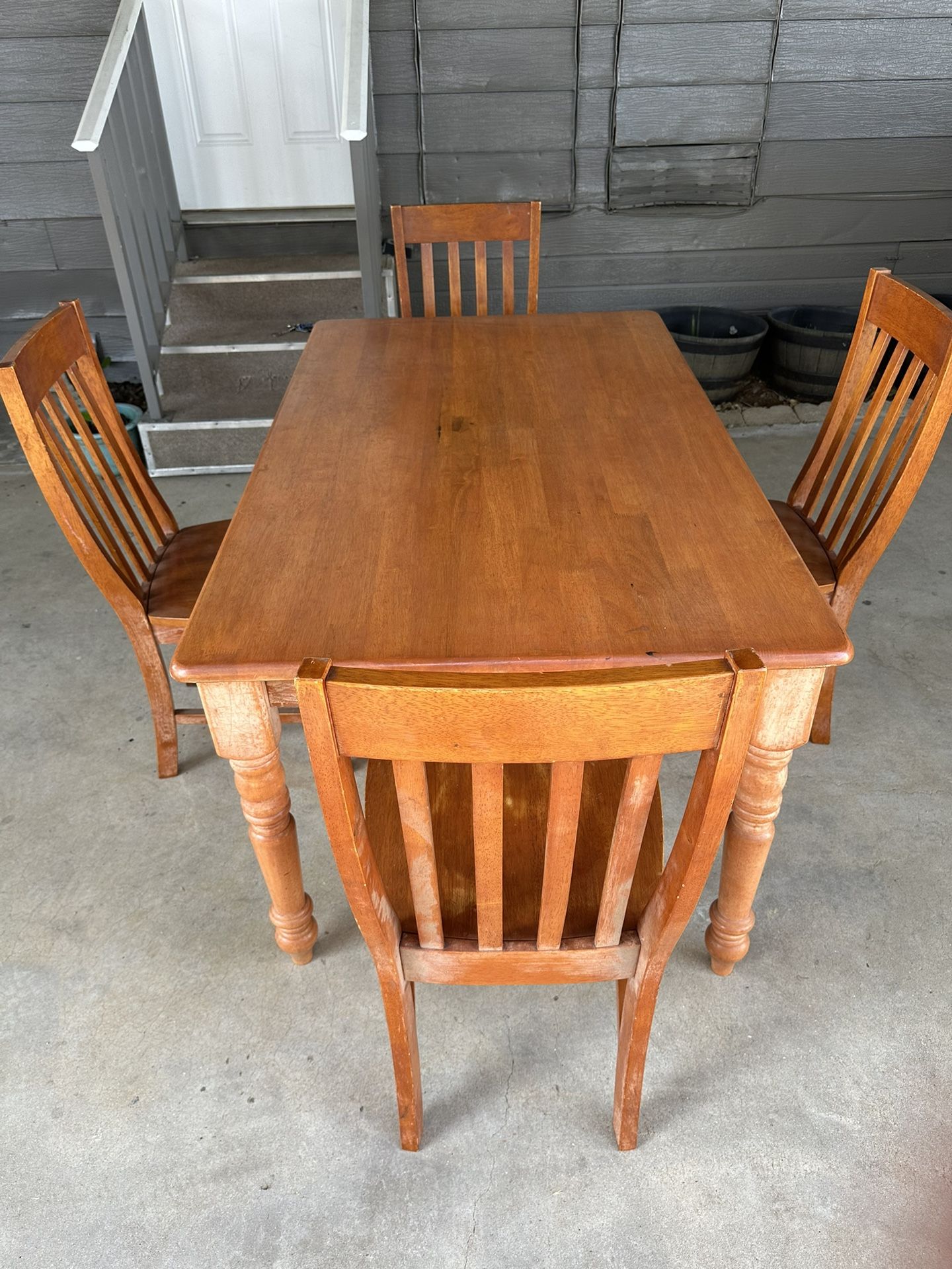 Solid Wood 4 Chair Dining Room Table for Sale in Riverside, CA - OfferUp