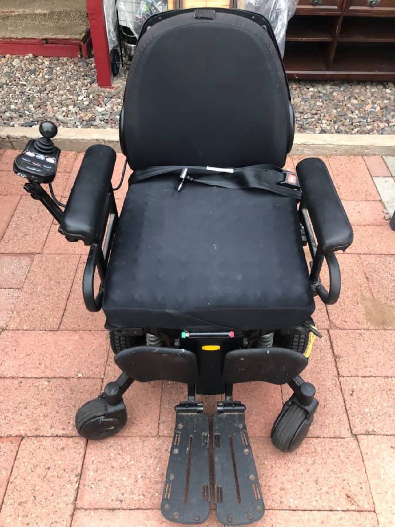 ELECTRIC WHEELCHAIR