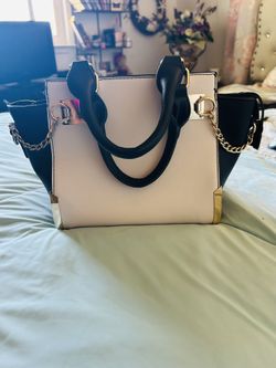 WHITE AND BLACK ACCENT PURSE $15.00