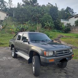 1995 TOYOTA HILUX