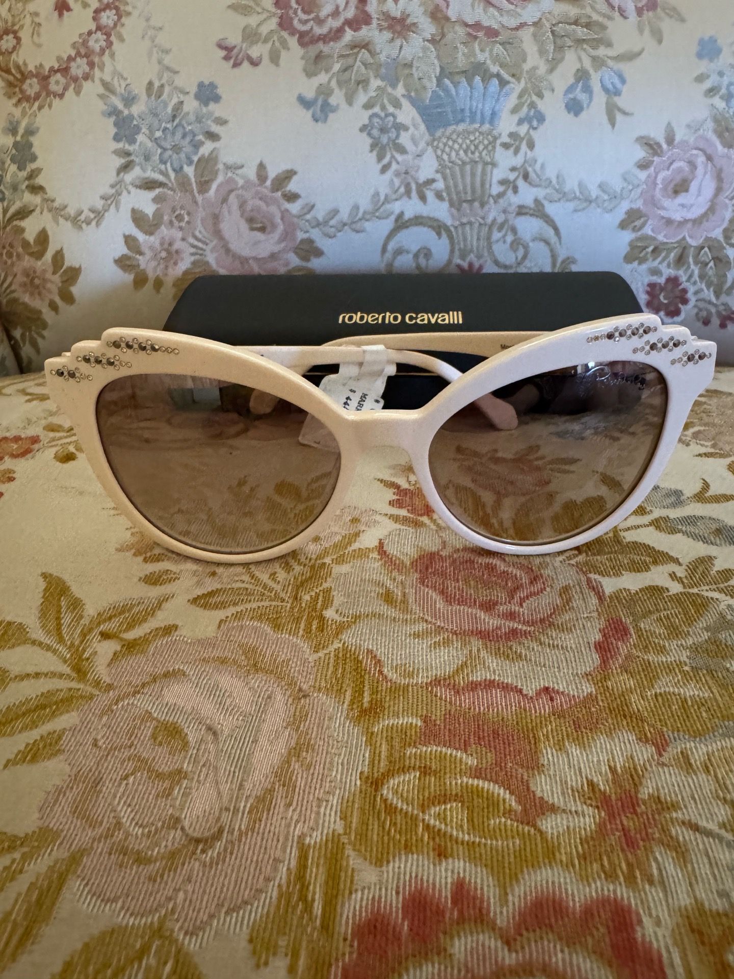 ROBERTO CAVALLI BUTTERFLY SUNGLASSES WITH CRYSTALS NEW WITH TAGS RETAIL $440
