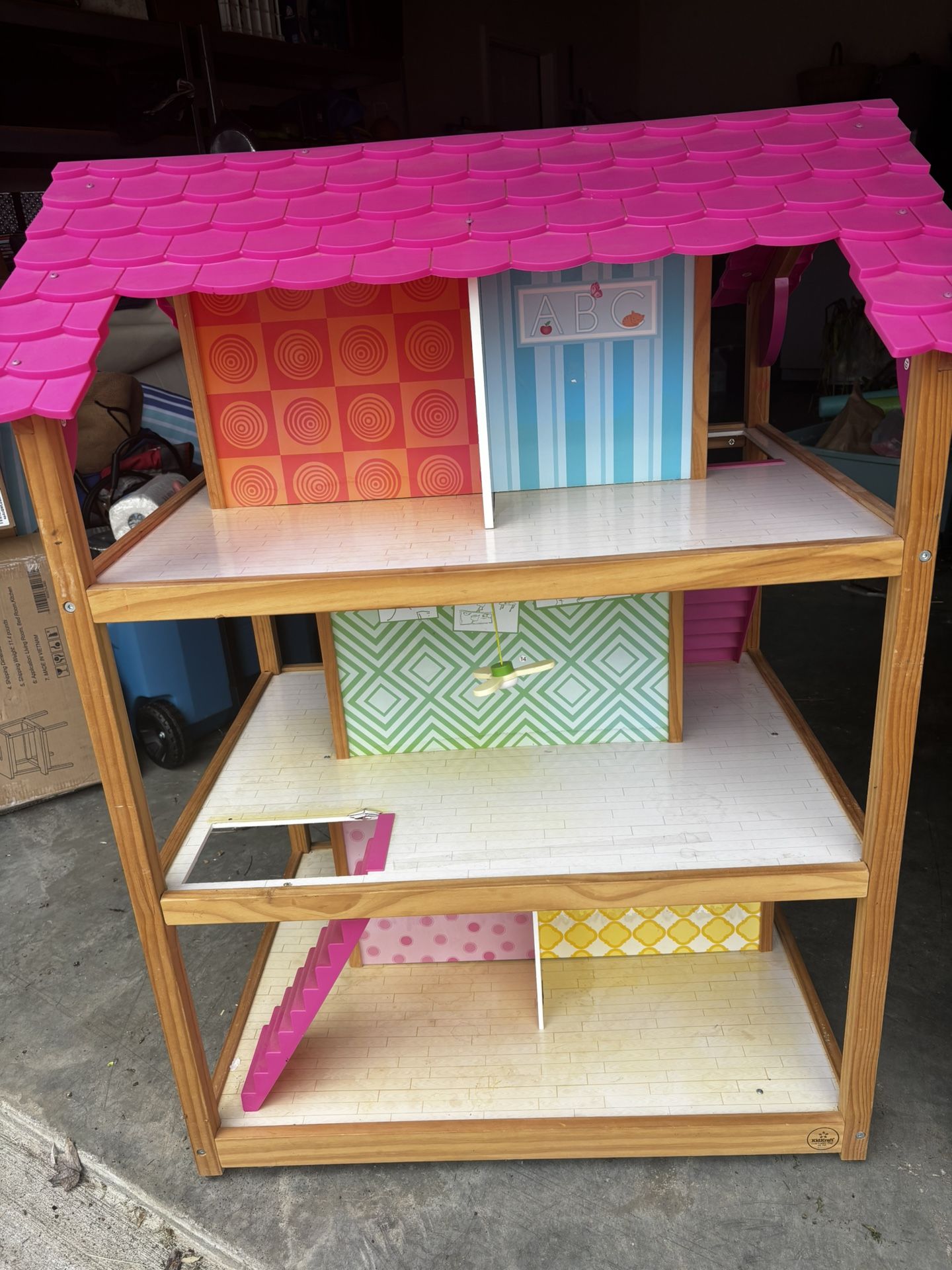 KidKraft So Chic Wooden Dollhouse With Wheels And accessories