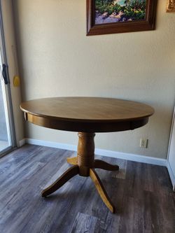 Round Wood Pedestal Dining Table