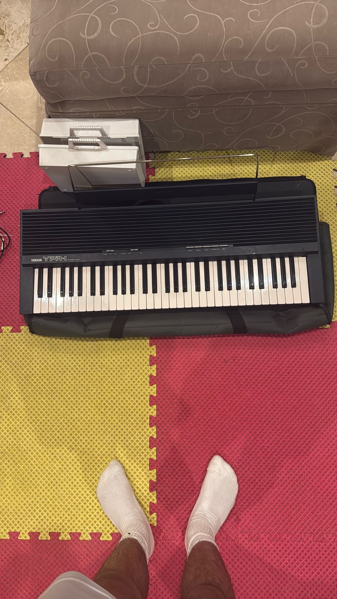 Yamaha YPR-1 Portable Electronic Keyboard 61-Keys - Black -