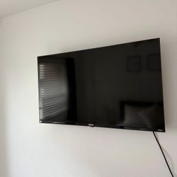 2 Element TVs – Great Condition..43”  4K UHD Smart TV (NEW)