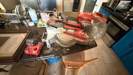 Milwaukee m18 miter saw