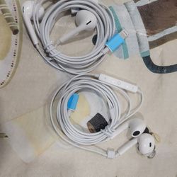 Wired Headphones With Lighting Connectors