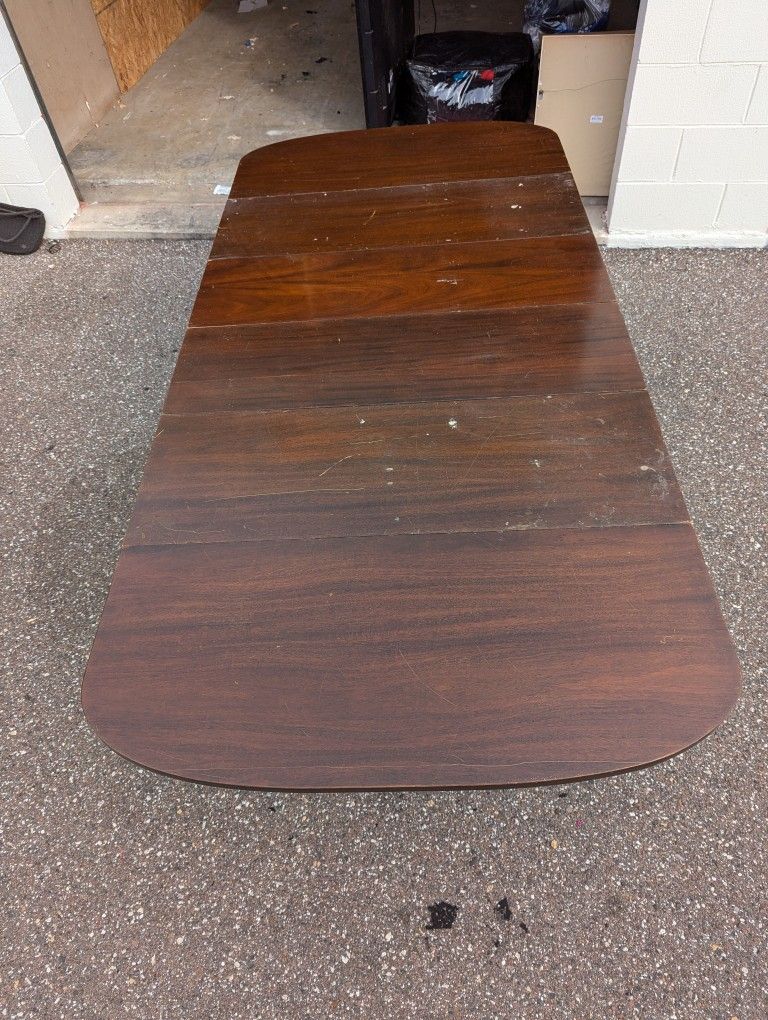 2-4 Foot Table With 2 Foot Extensions On Wheels