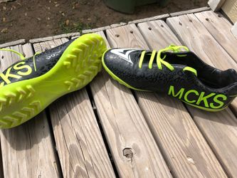 Indoor turf soccer shoe