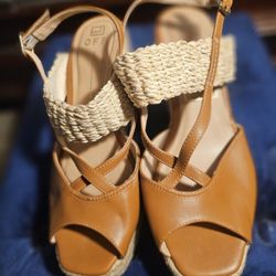 Reduced To $38✨️Size 8/37🎀Office London tan leather platform wedge🎀