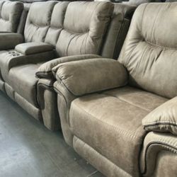 Recliners, Sofas & Sectionals MUST GO!