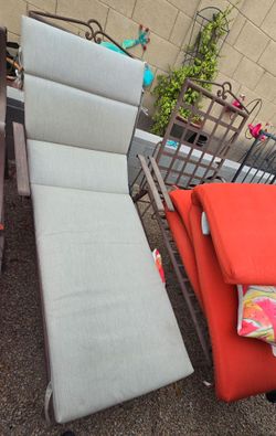 $1200 ARIZONA IRON 2 LOUNGE CHAIRS