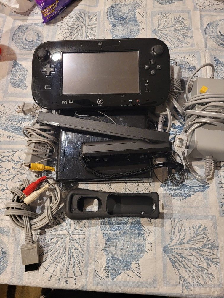 Nintendo Wii U Bundle + Games.