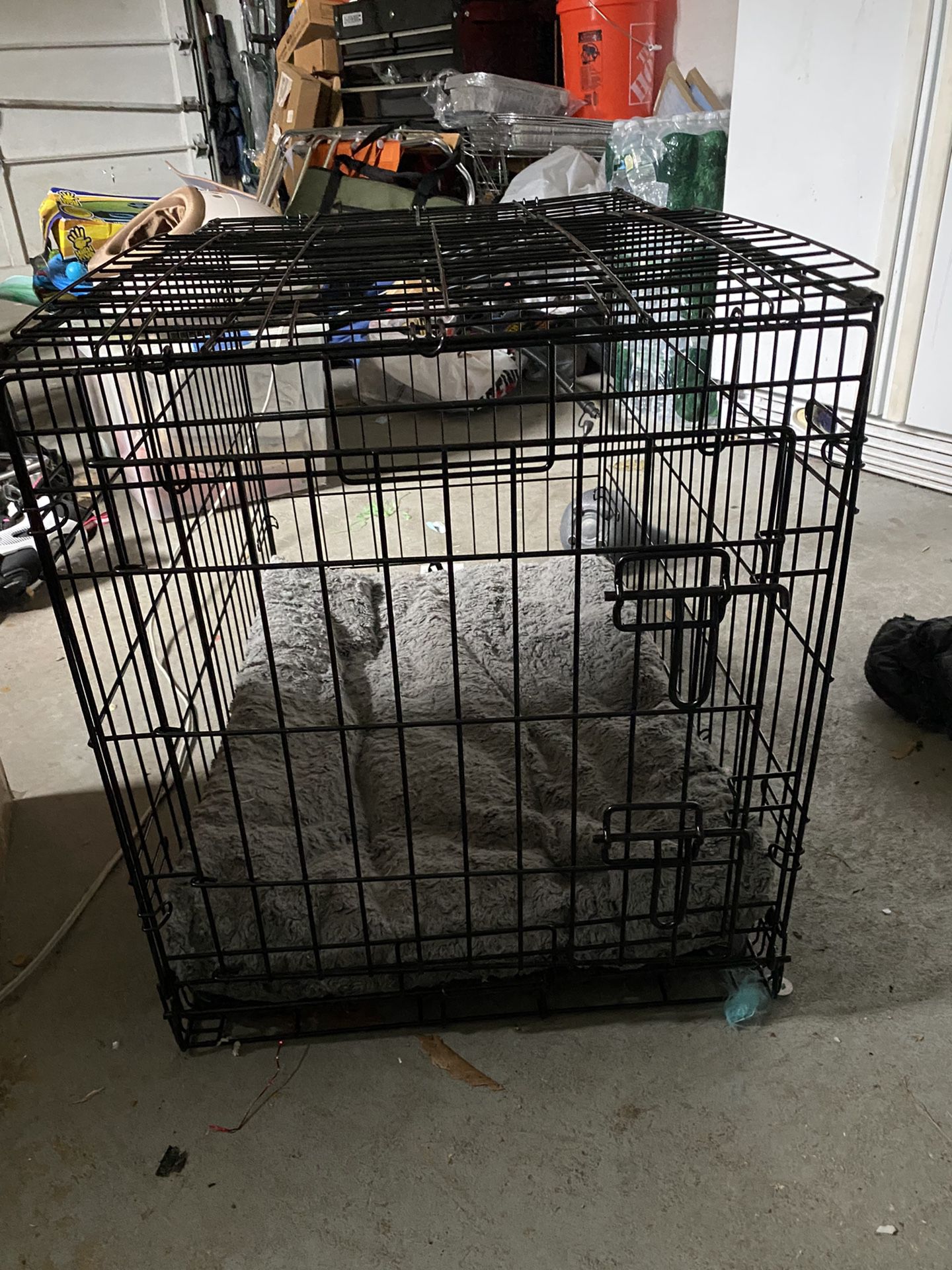 Dog crate With Bedding