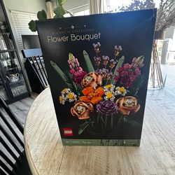 For sale is a new LEGO Botanical Flowrr Bouquet