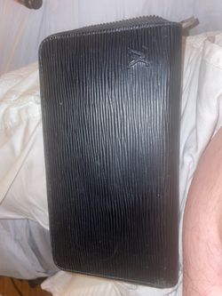Louis Vuitton zippy wallet
