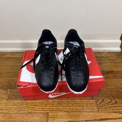 Nike Classic Cortez Sneakers Womens Size 6 Black White Shoes Leather 2018